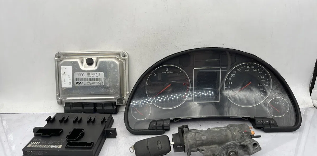 Calculateur moteur AUDI A4 2 PHASE 1 occasion — photo 2
