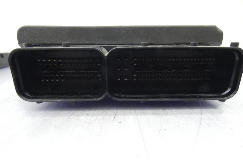 Calculateur moteur AUDI A4 3 AVANT PHASE 1 BREAK occasion — photo 2