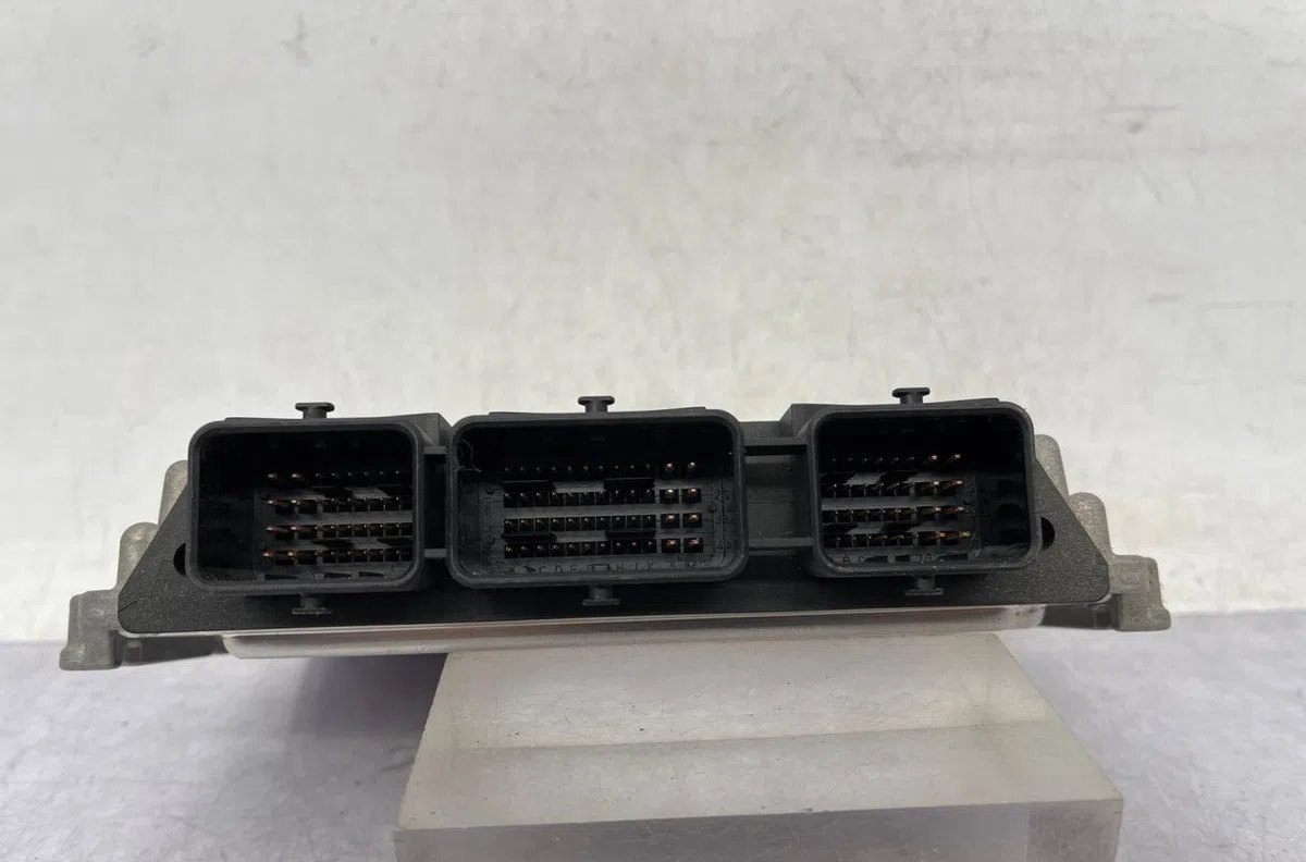 Calculateur moteur CITROEN C4 1 PHASE 1 occasion — photo 3