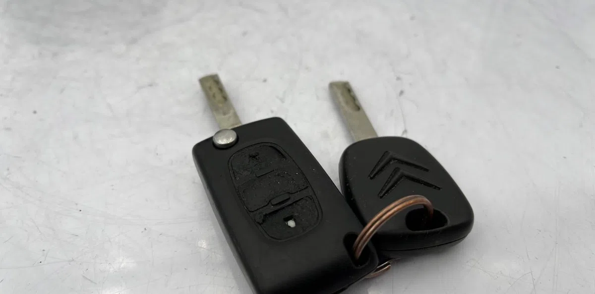 Calculateur moteur CITROEN C4 1 PHASE 2 occasion — photo 3