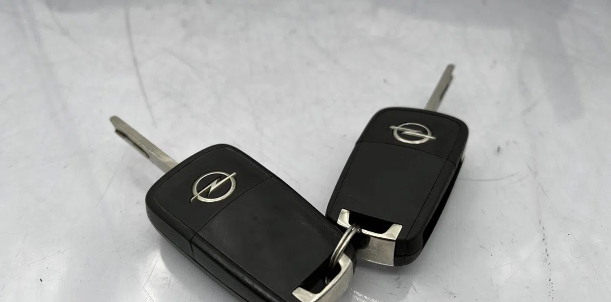 Calculateur moteur OPEL CORSA E occasion — photo 3