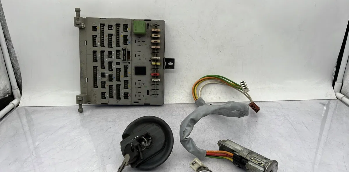 Calculateur moteur PEUGEOT 205 PHASE 2 occasion — photo 2