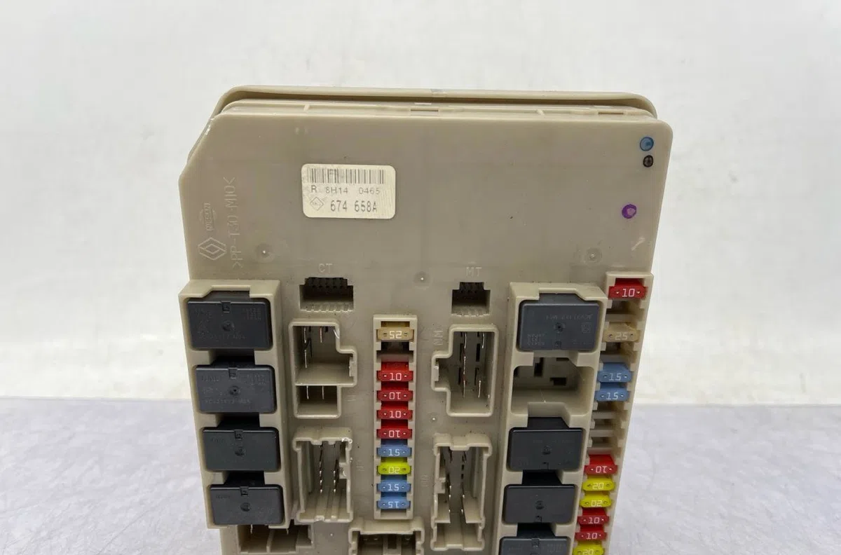 Calculateur moteur RENAULT CLIO 3 PHASE 1 occasion — photo 2