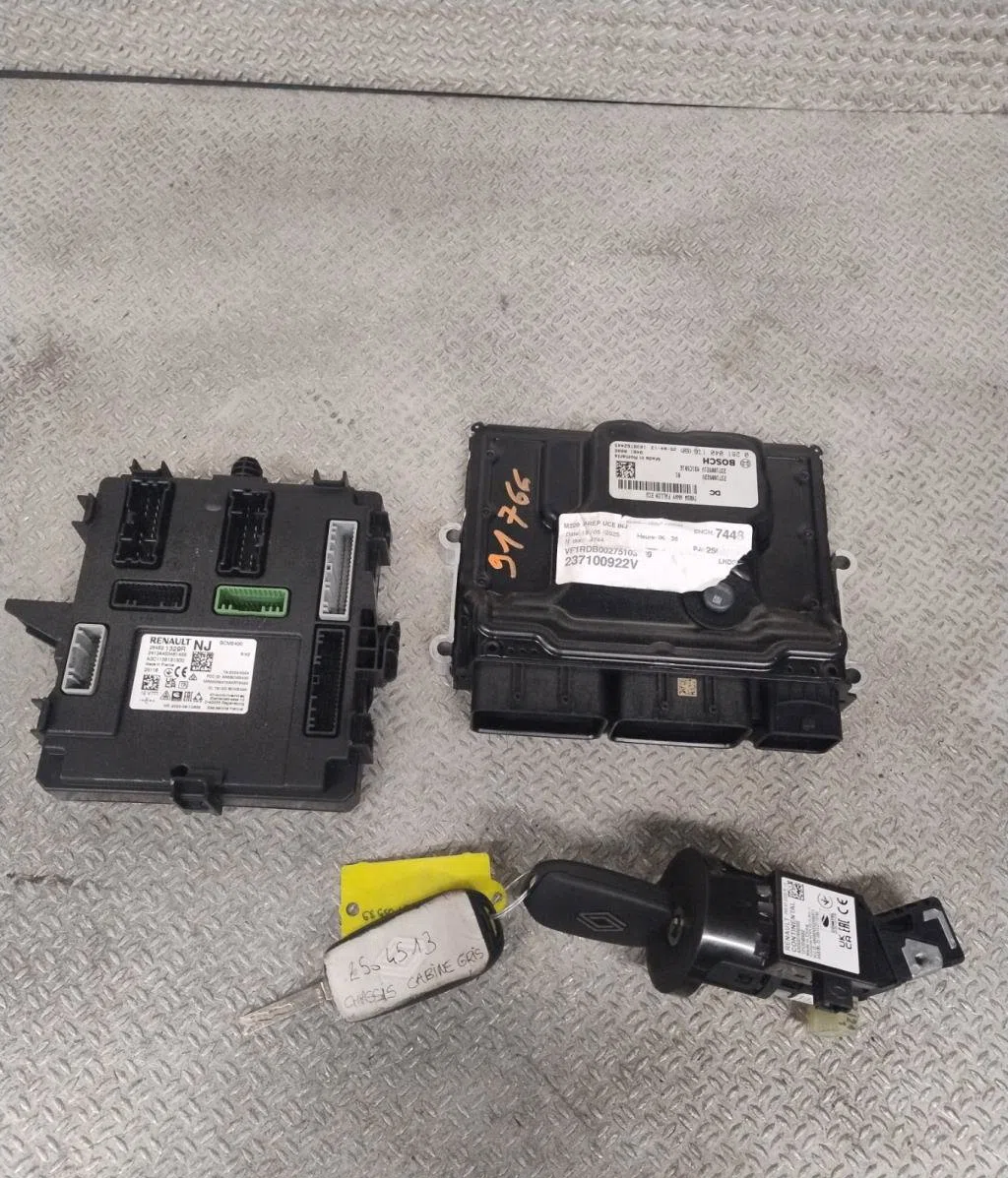Calculateur moteur RENAULT MASTER 4  MASTER 4 occasion — photo 2