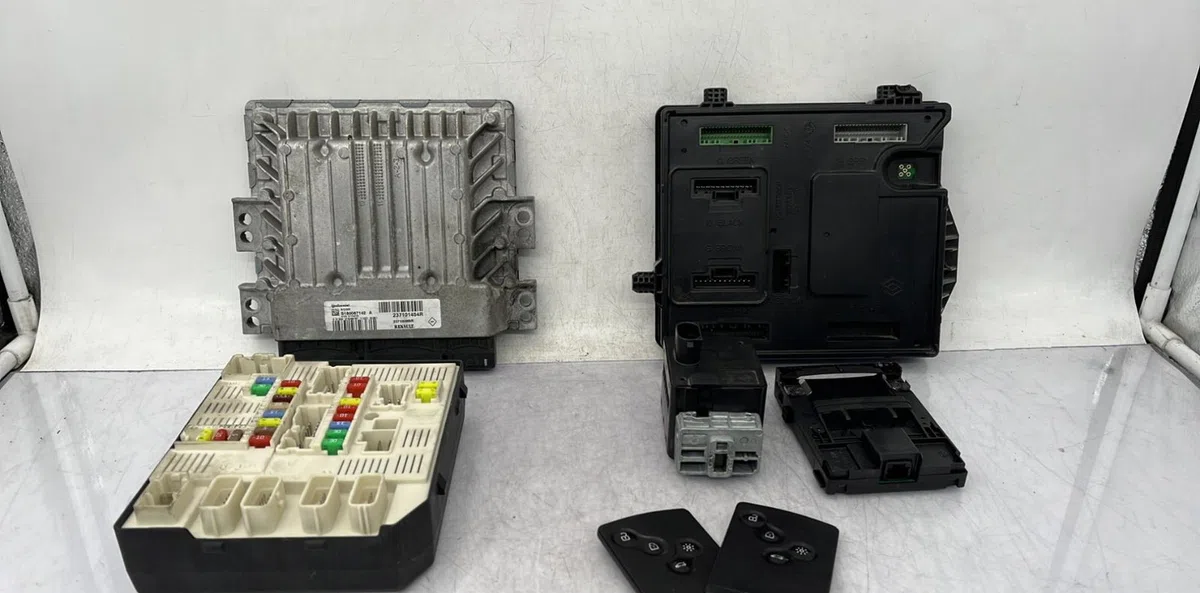 Calculateur moteur RENAULT MEGANE 3 PHASE 1 BREAK occasion — photo 2