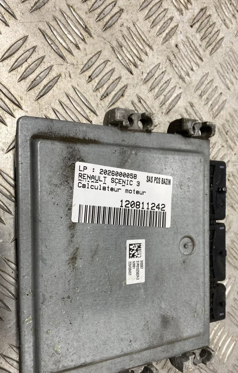 Calculateur moteur RENAULT SCENIC 3 PHASE 3 occasion — photo 3