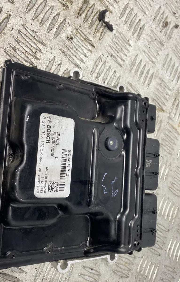 Calculateur moteur RENAULT SCENIC 4 occasion — photo 2