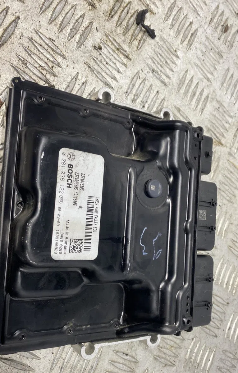 Calculateur moteur RENAULT SCENIC 4 occasion — photo 3