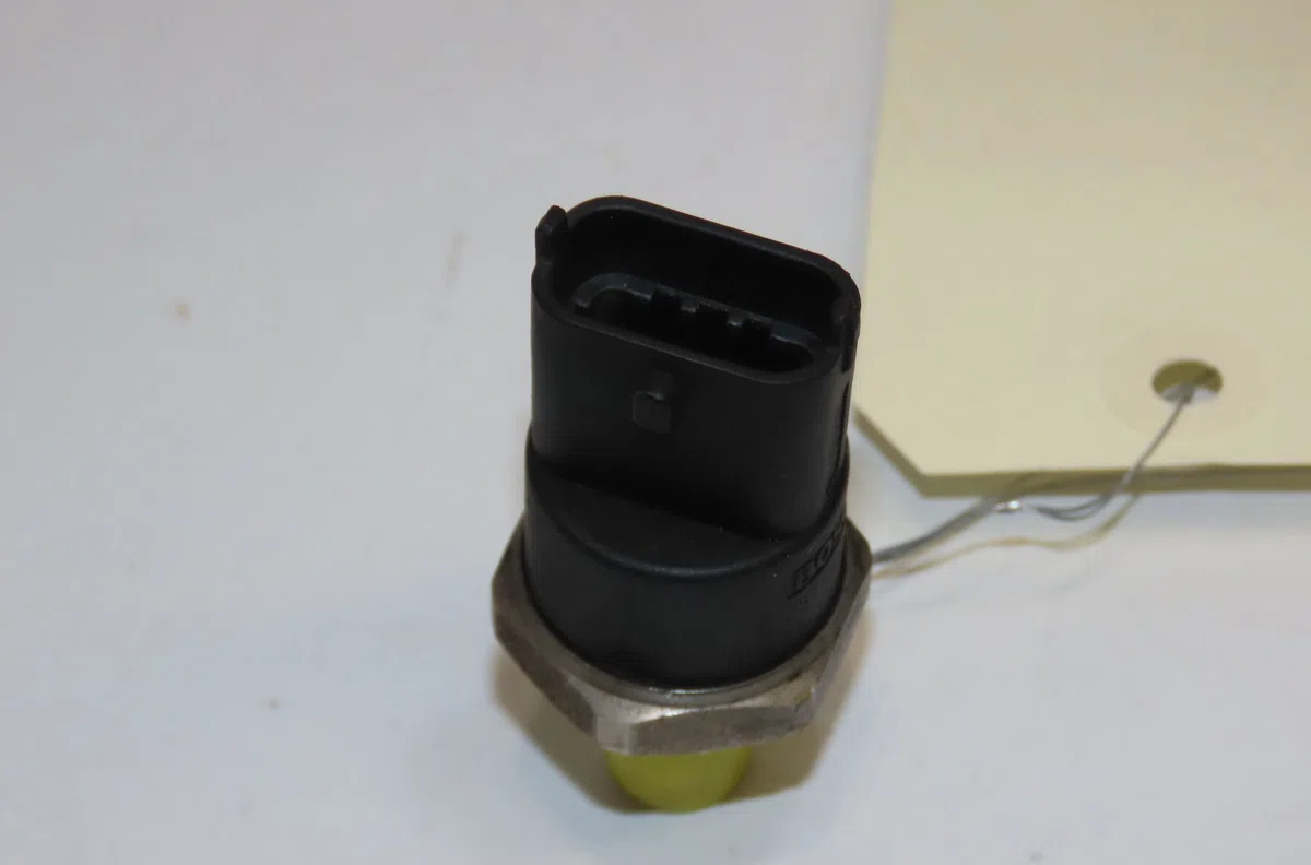 Capteur pression rampe  Renault LAGUNA II Grandtour (KG0-1_) 1.9 dci (kg0g) (2001-2007) occasion — photo 2