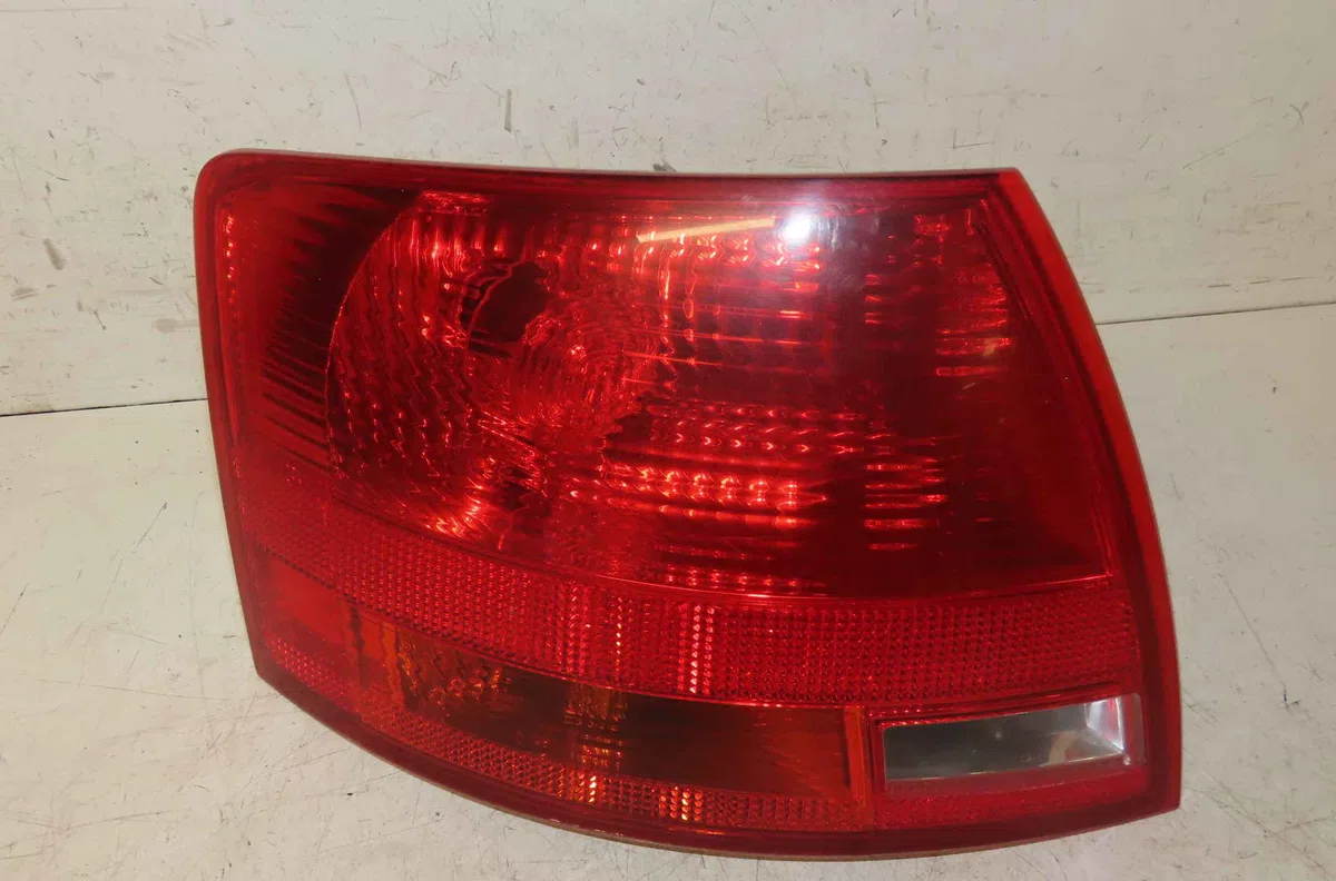 Catadioptre arg AUDI A4 II occasion — photo 4