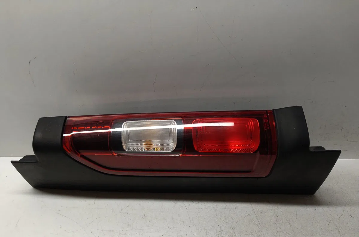 Catadioptre arg RENAULT TRAFIC III occasion — photo 2