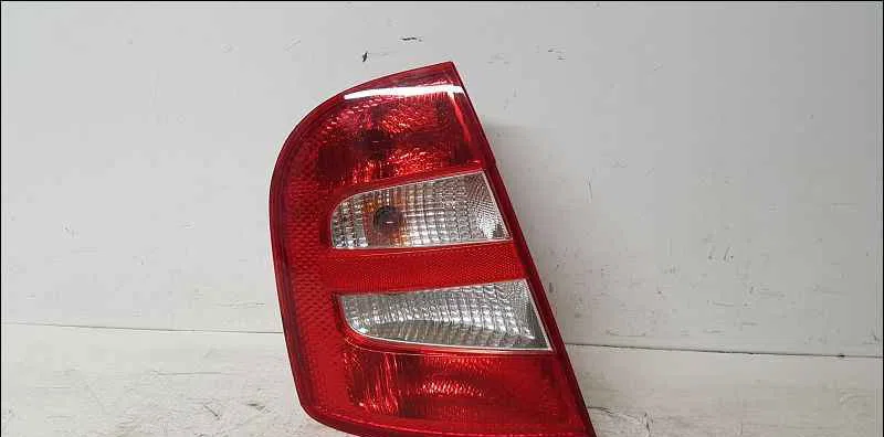 Catadioptre arg SKODA FABIA I occasion — photo 2