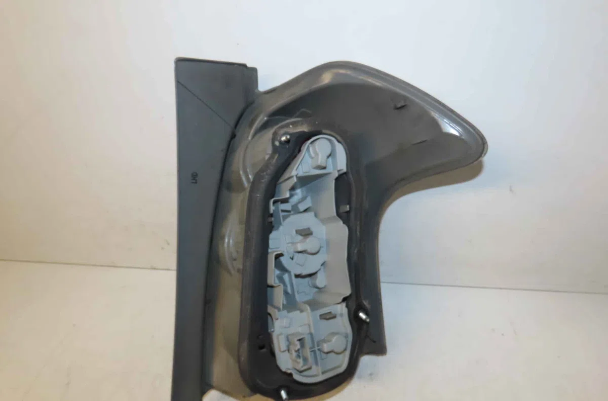 Catadioptre arg TOYOTA COROLLA VERSO II occasion — photo 2