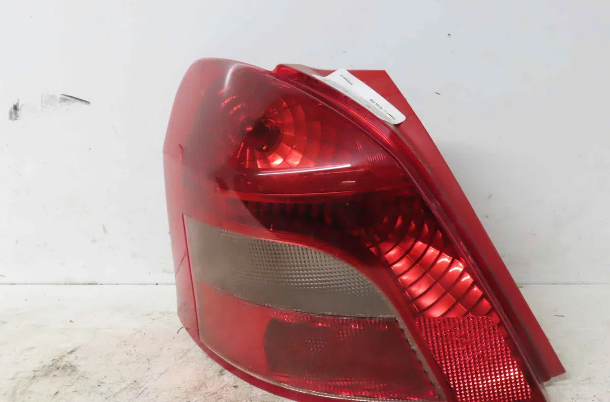 Catadioptre arg TOYOTA YARIS II occasion — photo 2