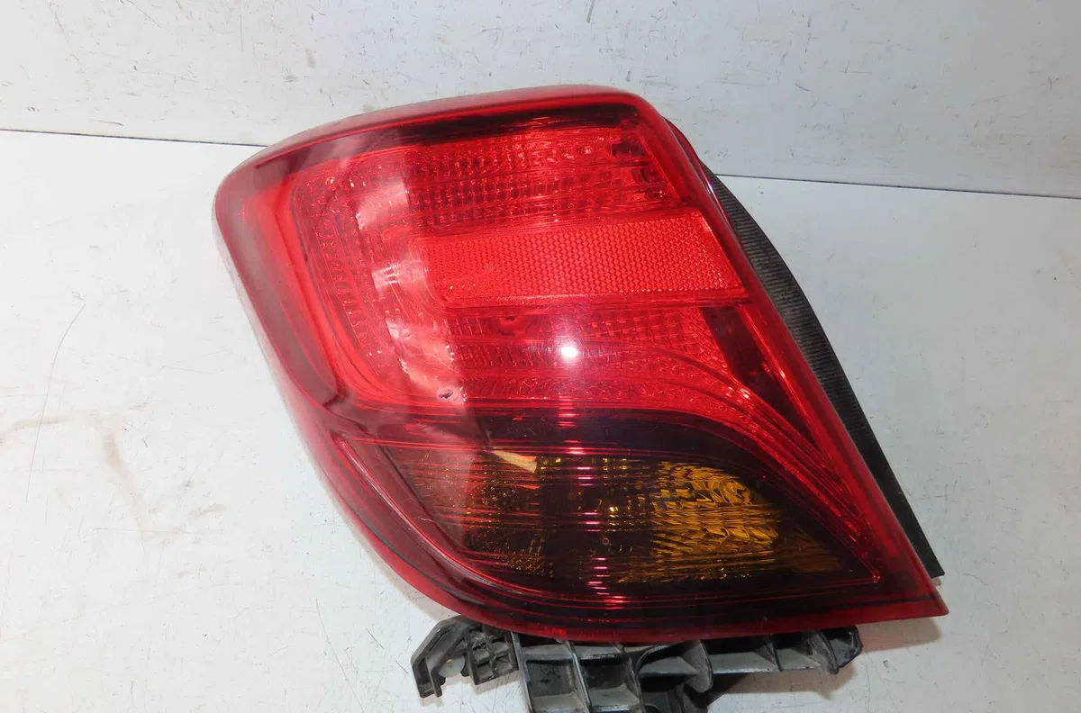 Catadioptre arg TOYOTA YARIS III occasion — photo 4