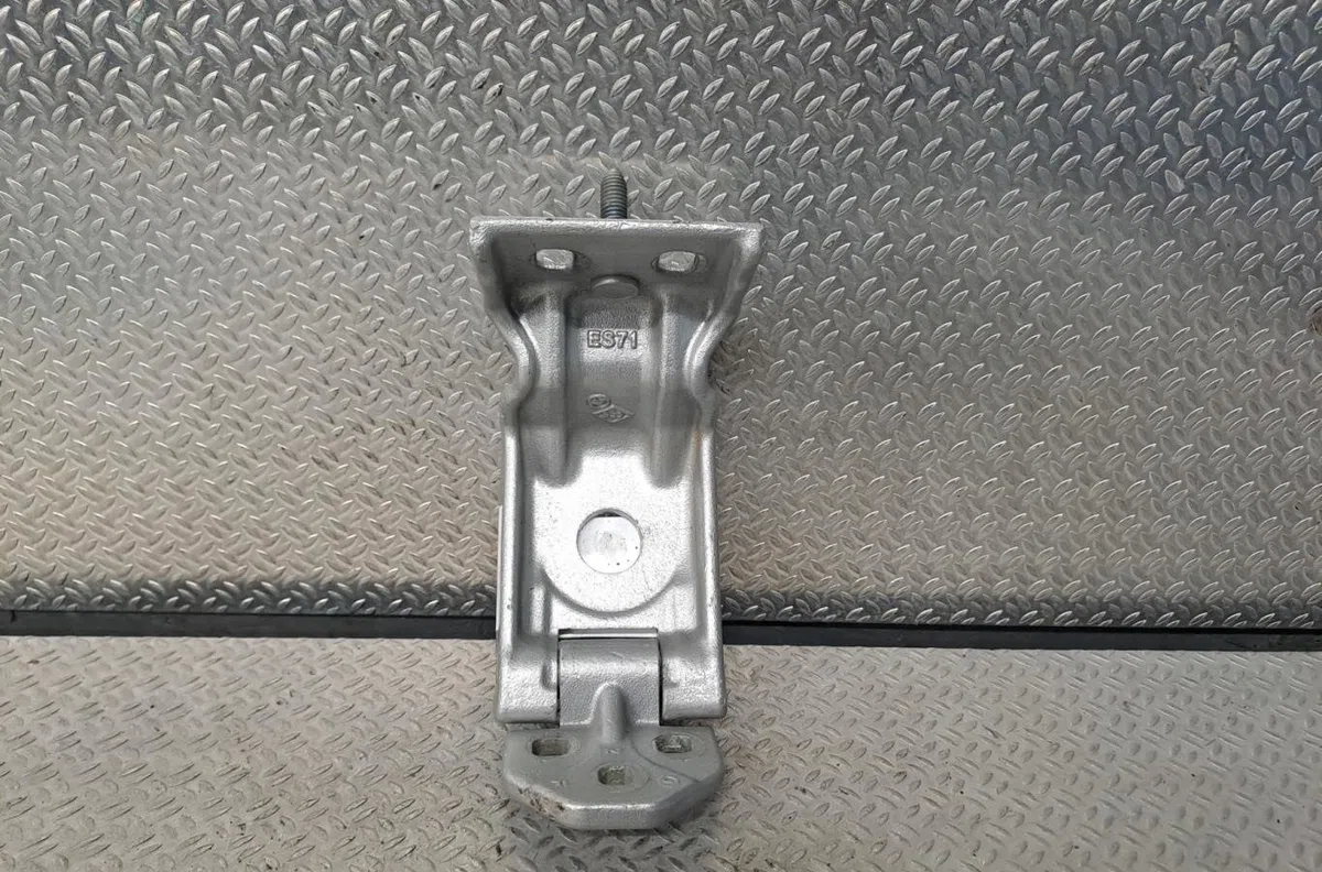 Charniere inf porte battante ard RENAULT MASTER 3 PHASE 3 occasion