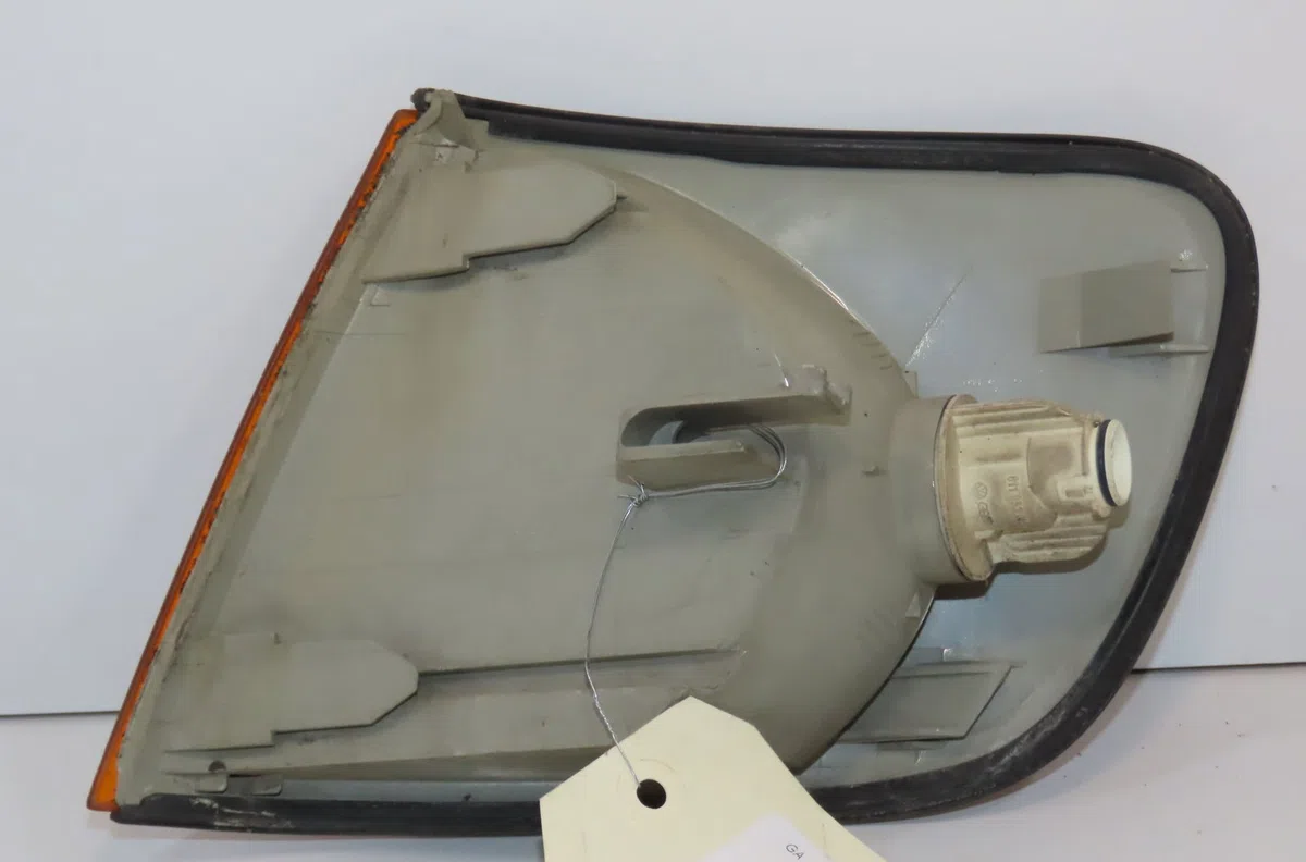 Clignotant droit Audi 100 C4 A trois volumes (4A2) 2.5 tdi (1990-1994) occasion — photo 2