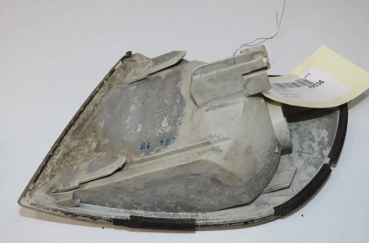 Clignotant droit Audi A6 C4 (4A2) 2.0 (1994-1997) occasion — photo 3