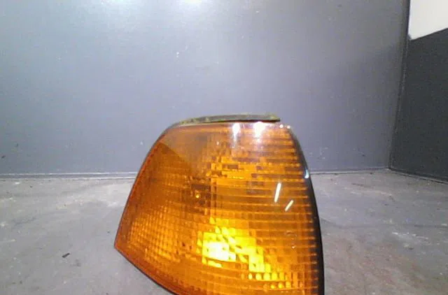 Clignotant droit BMW SERIE 3 1996 occasion — photo 2