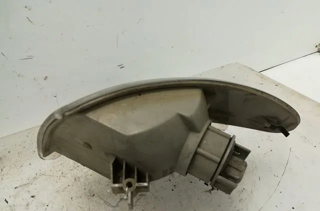 Clignotant droit Ford MONDEO I (GBP) 1.8 i 16v (1993-1996) occasion — photo 2