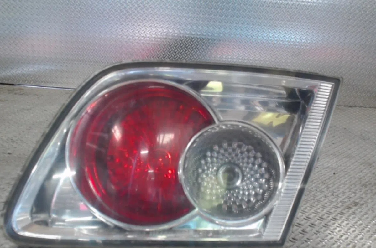 Clignotant droit Mazda 6 Hatchback (GG) 2.0 di (gg14) (2002-2007) occasion — photo 3