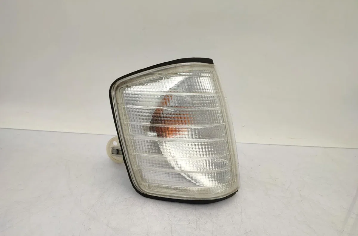 Clignotant droit MERCEDES 190 W201 PHASE 1 occasion — photo 2