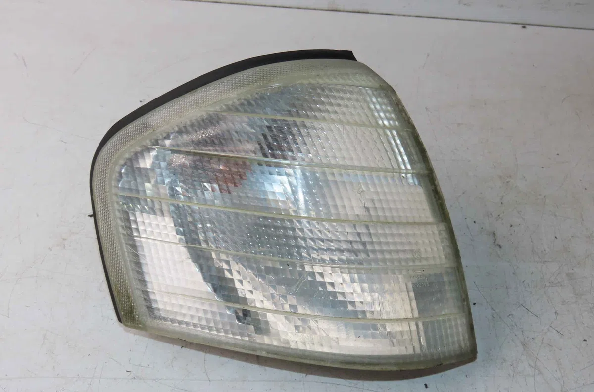 Clignotant droit MERCEDES CLASSE C I occasion — photo 2