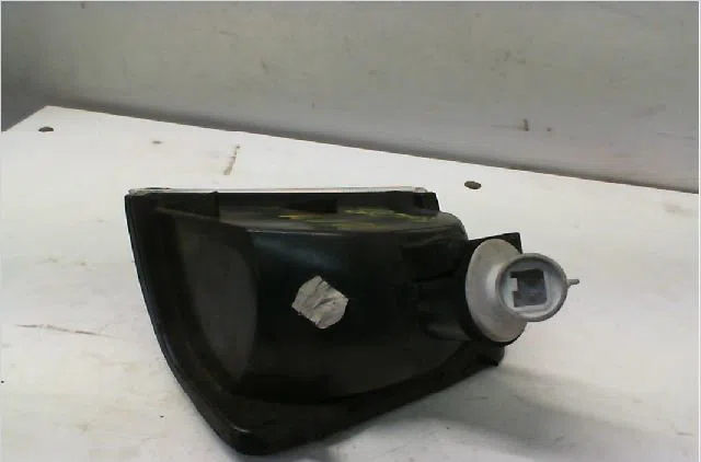 Clignotant droit PEUGEOT 309 Phase 1 10-1985--06-1989 occasion — photo 2