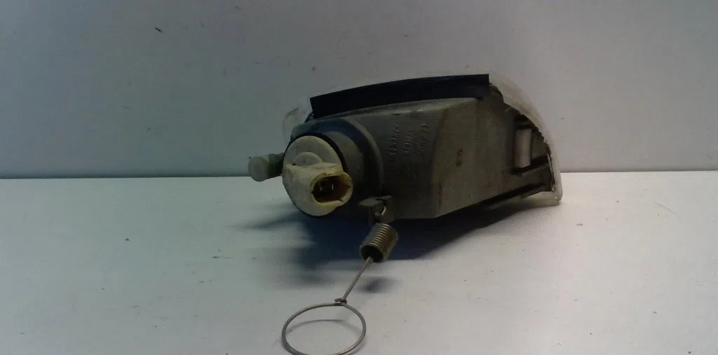 Clignotant droit Renault 19 II Chamade (L53_) 1.4 (1994-1995) occasion — photo 3