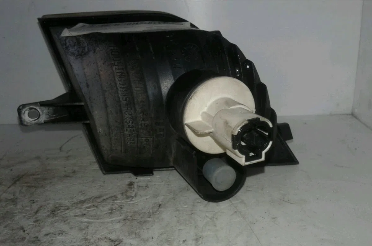 Clignotant gauche NISSAN MICRA 3 2005 occasion — photo 2