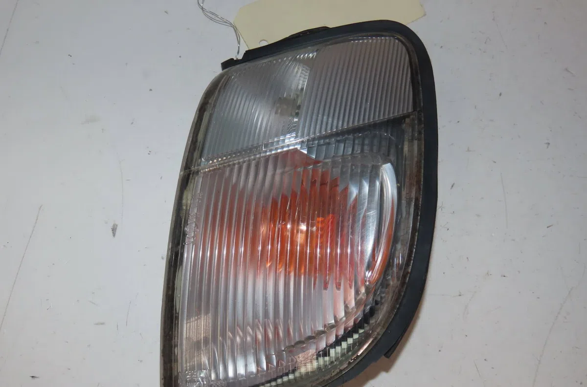 Clignotant gauche Nissan PICK UP (D22) 2.5 td 4wd (1998-2005) occasion — photo 4