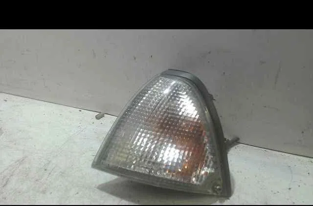 Clignotant gauche NISSAN PRIMERA I occasion — photo 2