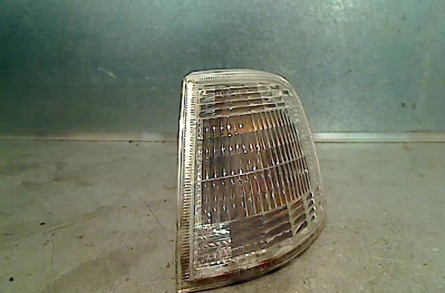 Clignotant gauche PEUGEOT 405 Phase 1 07-1987--06-1992 occasion — photo 2