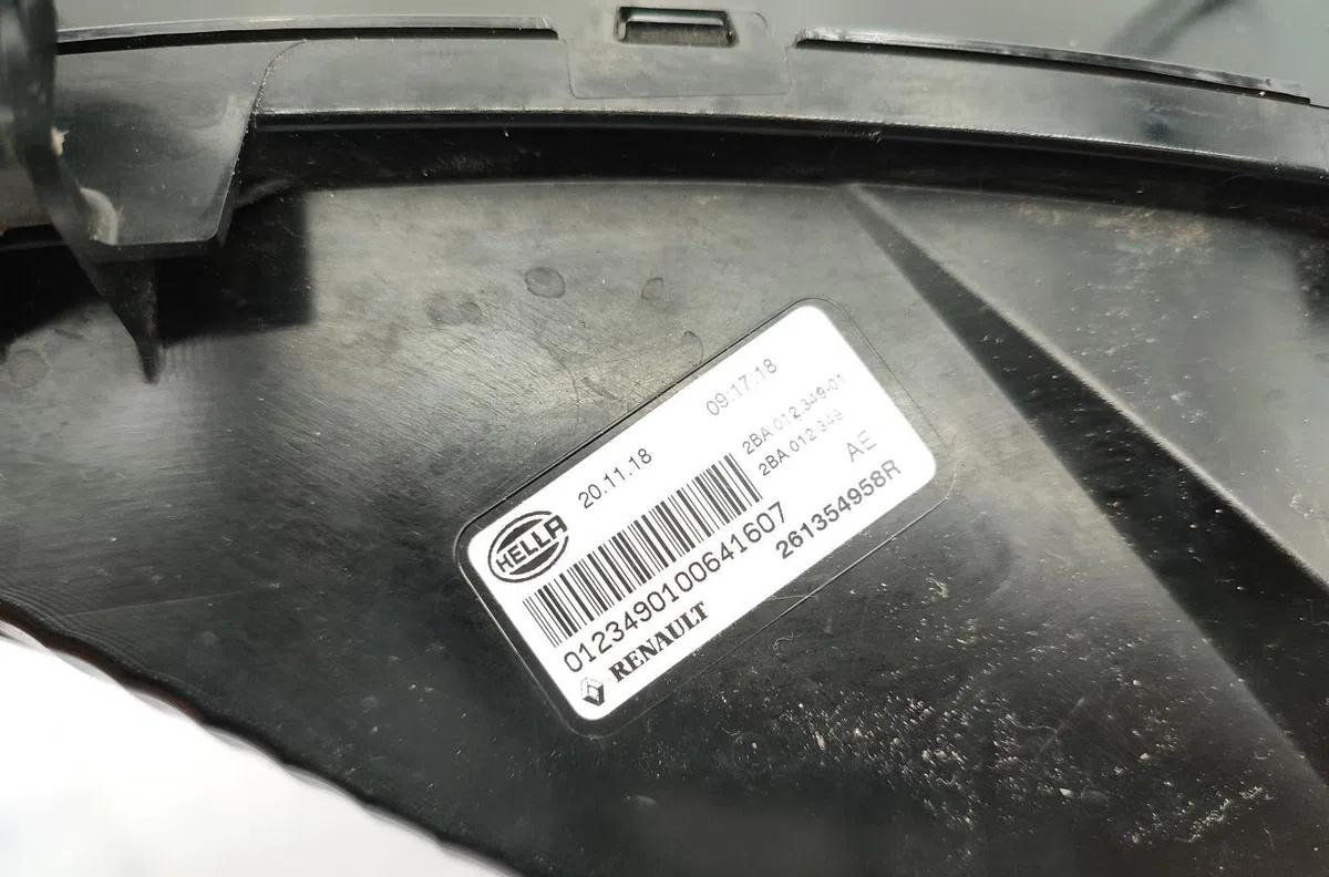 Clignotant gauche RENAULT MEGANE 4 PHASE 1 occasion — photo 3