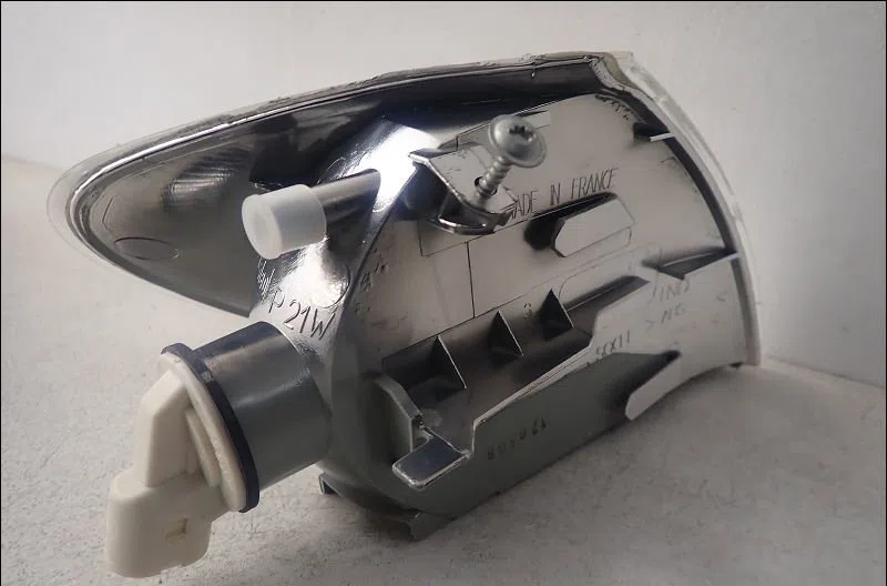 Clignotant gauche Renault MEGANE I (BA0-1_) 1.6 16v (ba04, ba0b, ba11, ba1j, ba16, ba19, ba1k, ba1v,... (1999-2002) occa