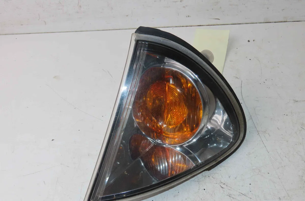 Clignotant gauche TOYOTA AVENSIS I occasion — photo 4