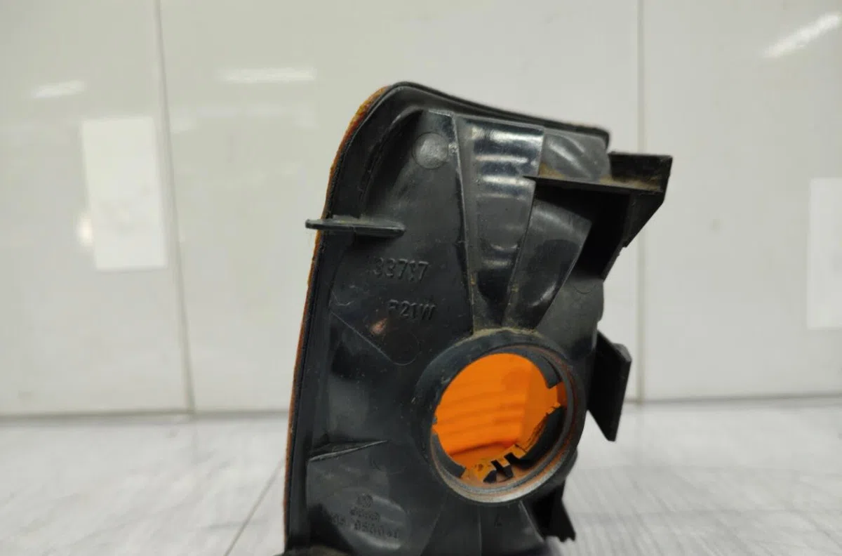 Clignotant gauche VOLKSWAGEN PASSAT 3 PHASE 1 BREAK occasion — photo 3