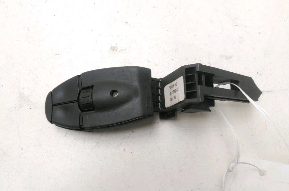 Commande autoradio Peugeot 307 Break (3E) 2.0 hdi 135 (2004-2008) 5 portes occasion — photo 2