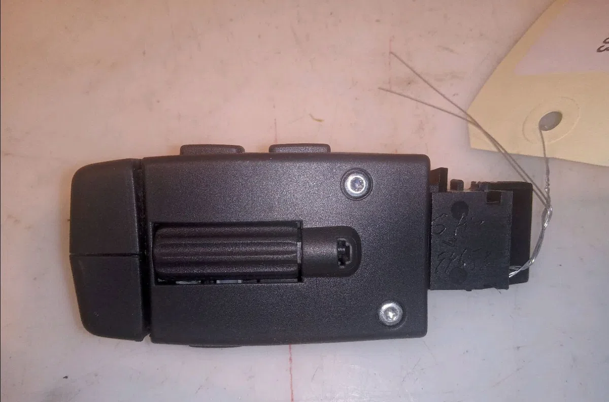 Commande autoradio Renault CLIO II (BB_, CB_) 1.2 16v (bb05, bb0w, bb11, bb27, bb2t, bb2u, bb2v, cb05,... (2001-2016) 3 portes occasion — photo 2