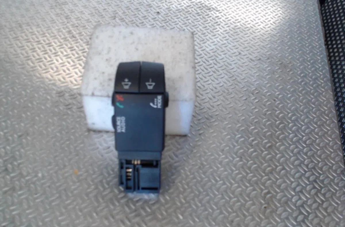 Commande autoradio Renault ESPACE IV (JK0-1_) 2.0 dci (jk02, jk03) (2006) 5 portes occasion — photo 2