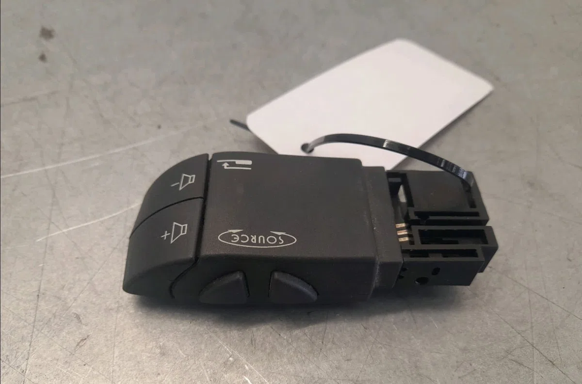 Commande autoradio Renault TWINGO II (CN0_) 1.2 16v (cn0k, cn0v) (2007) 3 portes occasion — photo 2