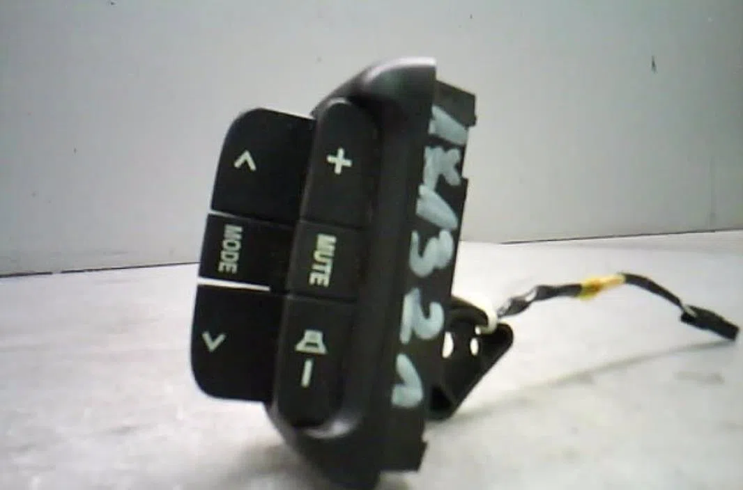 Commande autoradio Suzuki LIANA 3-5 portes 1.4 ddis (2004-2007) occasion — photo 2