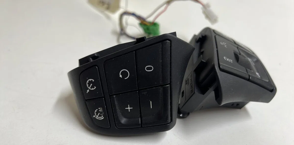 Commande autoradio Volvo V40 3-5 portes (525) D3 (2012-2015) occasion