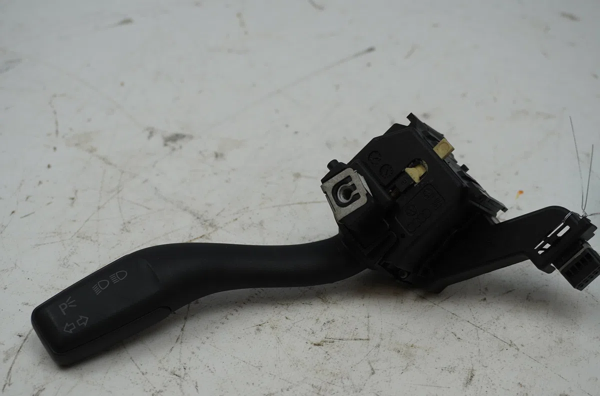 Commande clignotant Audi TT Roadster (8J9) 2.0 tfsi (2010-2014) occasion — photo 2