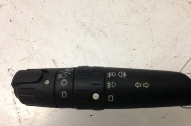Commande clignotant Peugeot 406 Coupé (8C) 2.0 16v (1997-2004) occasion — photo 2