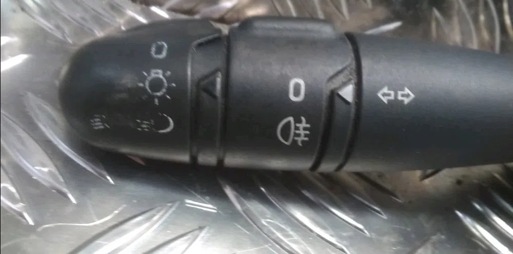 Commande clignotant Renault MEGANE I (BA0-1_) 1.4 e (ba0e, ba0v) (1996-2003) occasion — photo 2