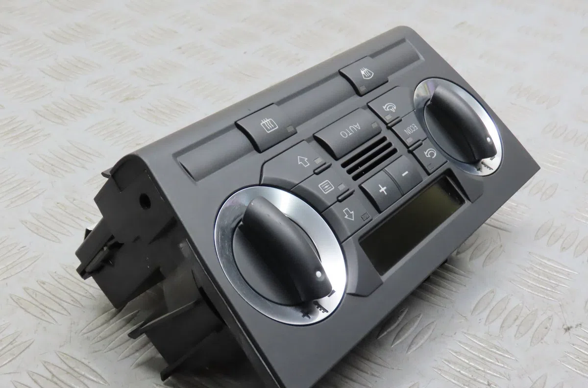 Commande de chauffage Audi A3 (8P1) 3.2 v6 quattro (2003-2009) 3 portes occasion — photo 3