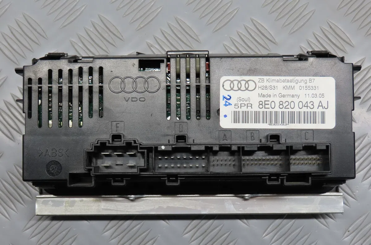 Commande de chauffage Audi A4 B7 (8EC) 1.9 tdi (2004-2008) 4 portes occasion — photo 4