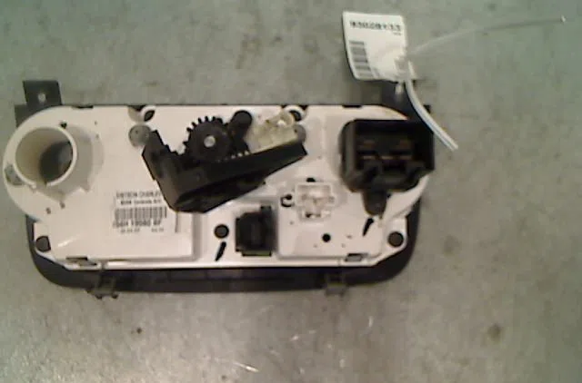 Commande de chauffage Ford FIESTA V (JH_, JD_) 1.4 tdci (2001-2008) 5 portes occasion