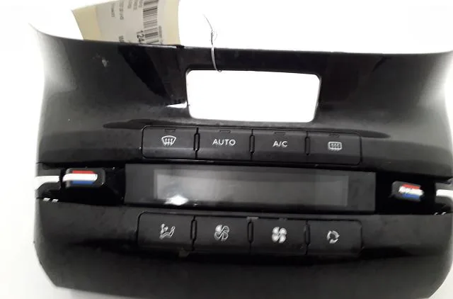 Commande de chauffage Peugeot 208 I (CA_, CC_) 1.4 hdi (2012) 3 portes occasion — photo 2